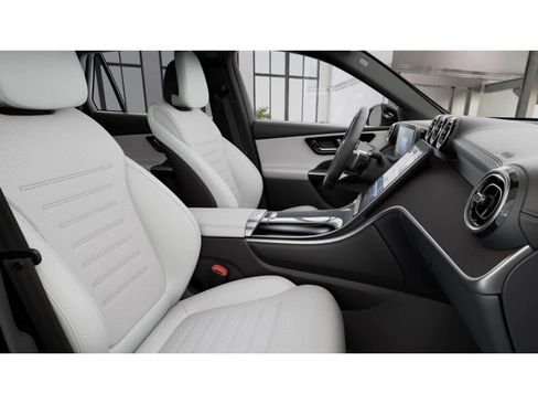 Used 2026 Mercedes-Benz GLC 300 4MATIC image 3