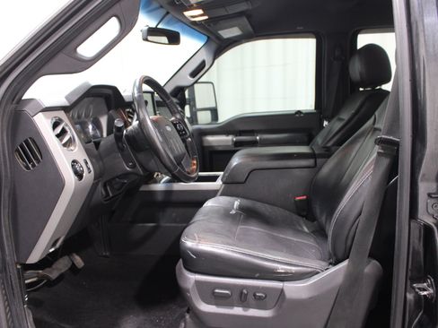 Used 2015 Ford F250 Lariat w/ Lariat Interior Package AWD/4WD image 3