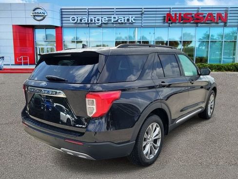 Used 2022 Ford Explorer XLT w/ Equipment Group 202A image 2