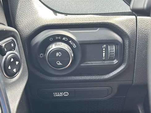 Used 2024 Jeep Gladiator Sport AWD/4WD image 30