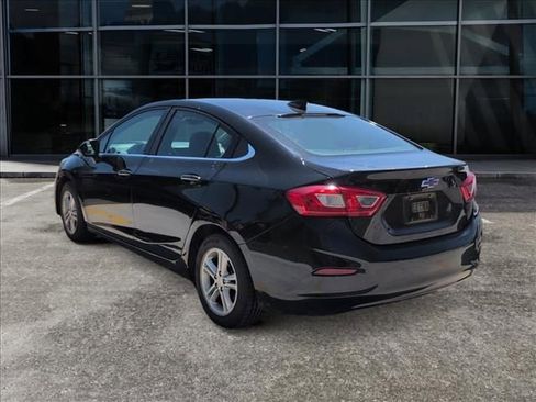 Used 2017 Chevrolet Cruze LT image 3