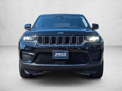 Used 2023 Jeep Grand Cherokee Laredo AWD/4WD image 2