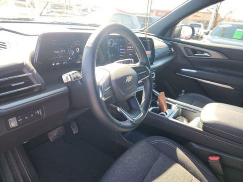 Used 2025 Chevrolet Traverse LT image 8