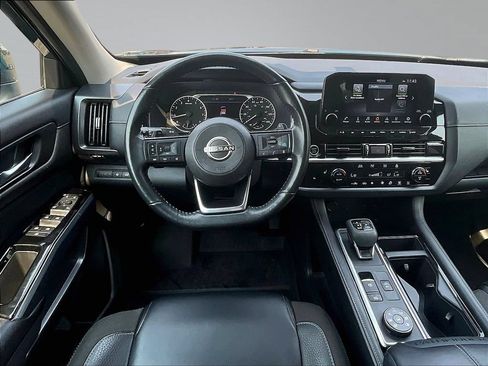 Used 2023 Nissan Pathfinder SL AWD/4WD image 10