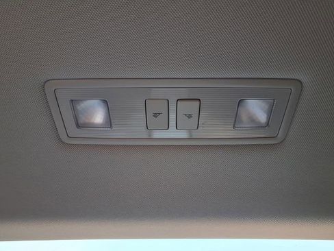 Used 2023 Volkswagen Jetta SE w/ Panoramic Sunroof Package FWD image 19