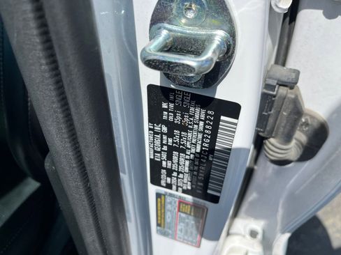 Used 2024 Kia Sorento S FWD image 9