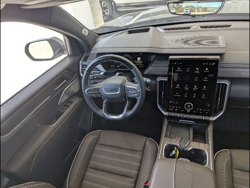 New 2026 GMC Acadia Denali Ultimate w/ LPO, Floor Liner Package AWD/4WD image 19