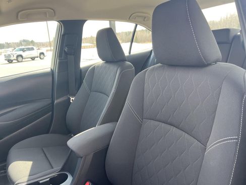 Used 2025 Toyota Corolla LE image 4