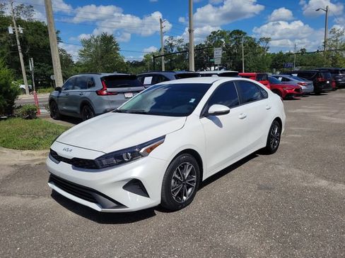 Used 2024 Kia Forte LXS w/ LXS Technology Package FWD image 4