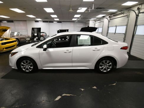 Used 2024 Toyota Corolla LE FWD image 4