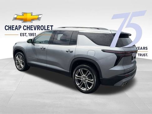 Used 2025 Chevrolet Traverse LT w/ Enhanced Driving Package AWD/4WD image 3