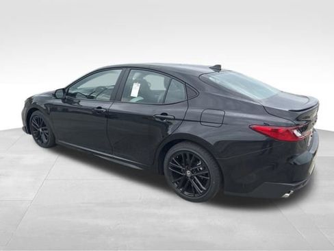 Used 2025 Toyota Camry SE FWD image 3