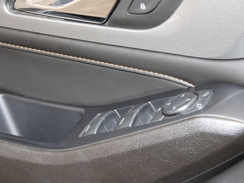 Used 2021 Chevrolet Traverse RS FWD image 43