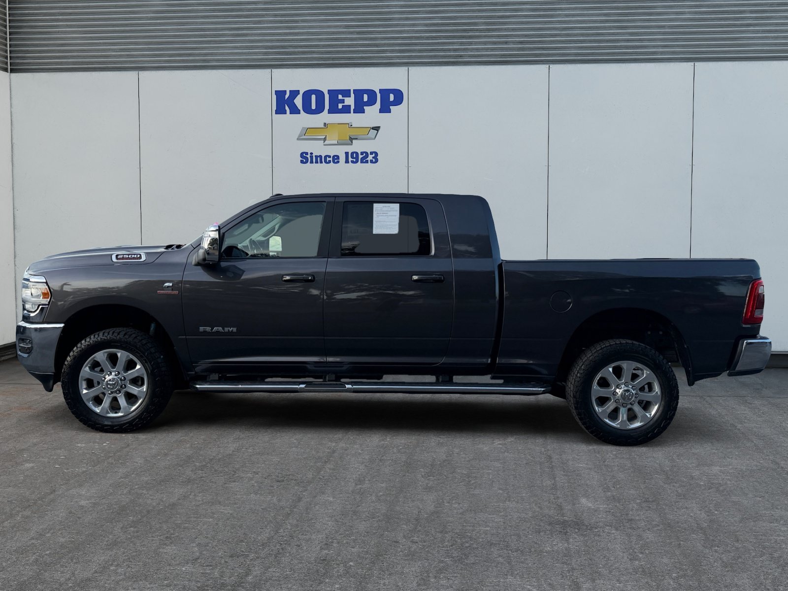 Used 2023 RAM 2500 Laramie AWD/4WD image 2