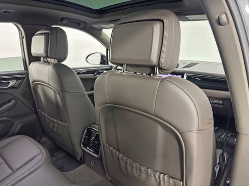 Used 2023 Porsche Macan image 36