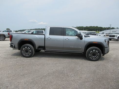New 2026 GMC Sierra 2500 Denali Ultimate AWD/4WD image 3