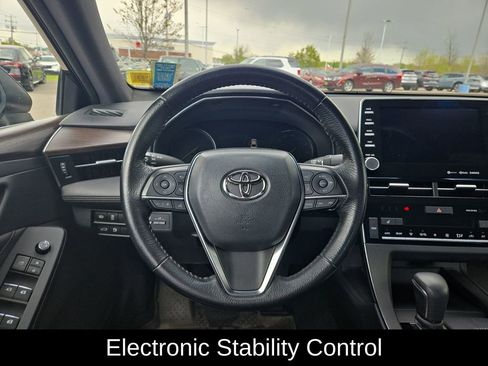 Used 2020 Toyota Avalon XLE w/ Moonroof Package FWD image 16