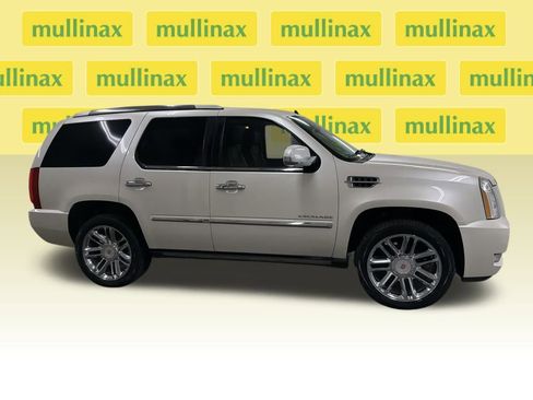 Used 2013 Cadillac Escalade Platinum image 2