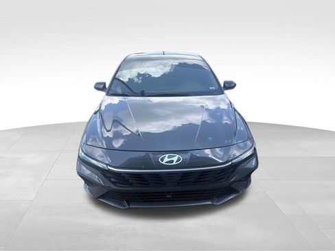 Used 2025 Hyundai Elantra Sport FWD image 2