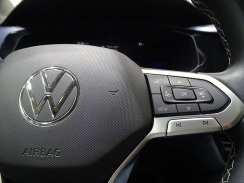 Used 2022 Volkswagen Taos SE w/ Panoramic Sunroof Package image 27