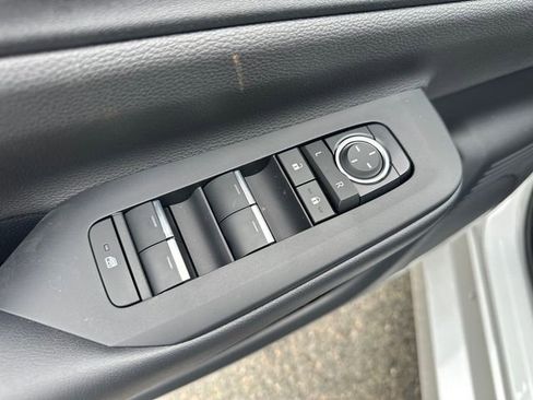 New 2026 Toyota Prius Plug-In Hybrid FWD image 13