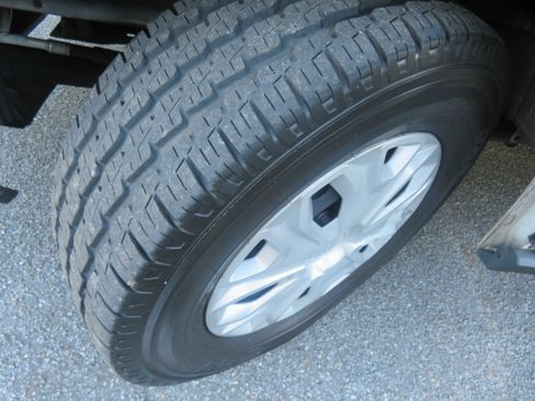 Used 2018 Ford Transit 150 XLT image 11