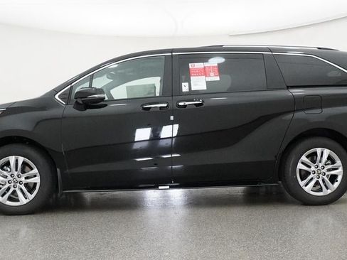 New 2026 Toyota Sienna Limited FWD image 19