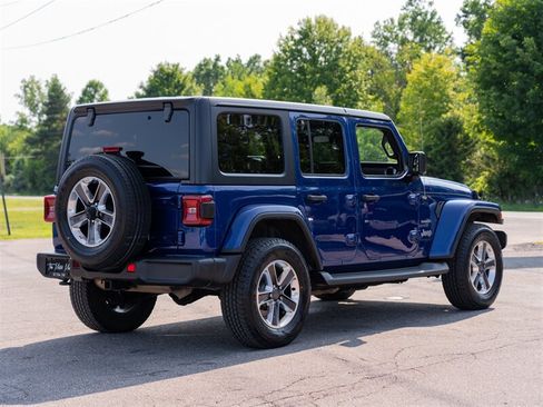 Used 2018 Jeep Wrangler Unlimited Sahara w/ Dual Top Group AWD/4WD image 5