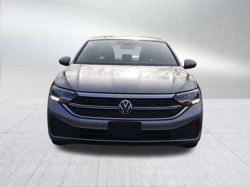 Used 2024 Volkswagen Jetta SE w/ Panoramic Sunroof Package image 2