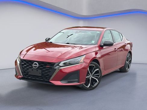 Used 2023 Nissan Altima 2.5 SR FWD image 2