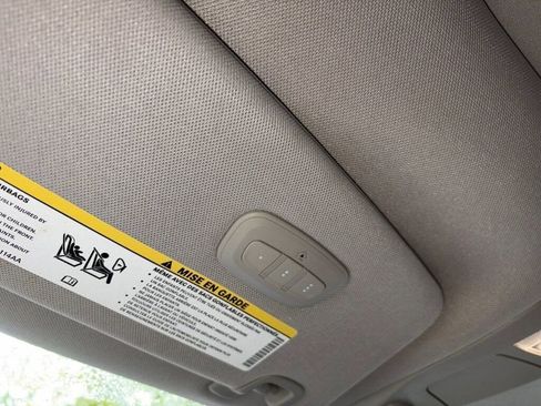 Used 2023 Chrysler Pacifica Limited image 25