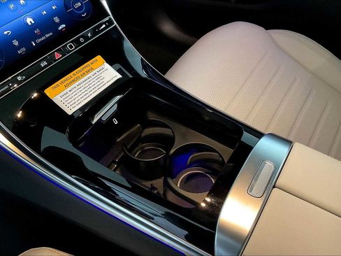 New 2025 Mercedes-Benz GLC 300 4MATIC image 11