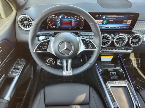 Used 2025 Mercedes-Benz GLB 250 4MATIC image 25
