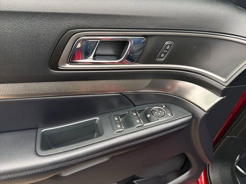 Certified 2018 Ford Explorer XLT w/ Equipment Group 201A image 13
