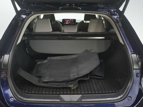 Used 2021 Toyota Venza LE image 9