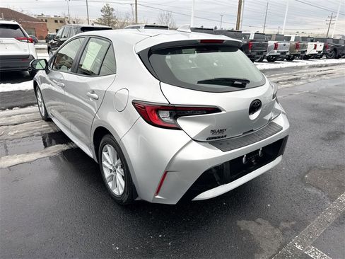 Used 2023 Toyota Corolla SE w/ SE Premium Package image 6