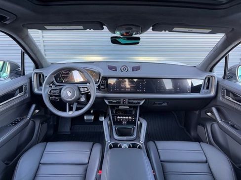 New 2025 Porsche Cayenne Turbo AWD/4WD image 17