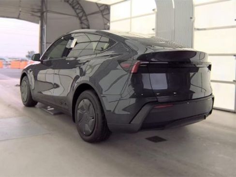 Used 2026 Tesla Model Y 2WD image 3