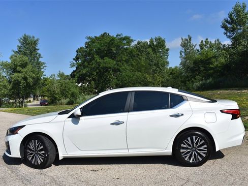 Used 2023 Nissan Altima 2.5 SV image 3