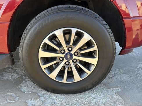 Used 2017 Ford Expedition XLT image 9