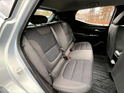 Used 2023 Chevrolet Bolt EUV LT image 21