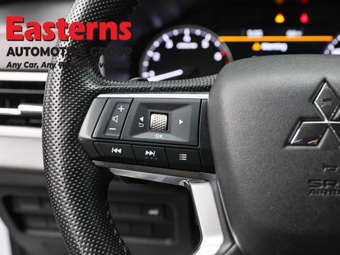 Used 2024 Mitsubishi Outlander SE image 15