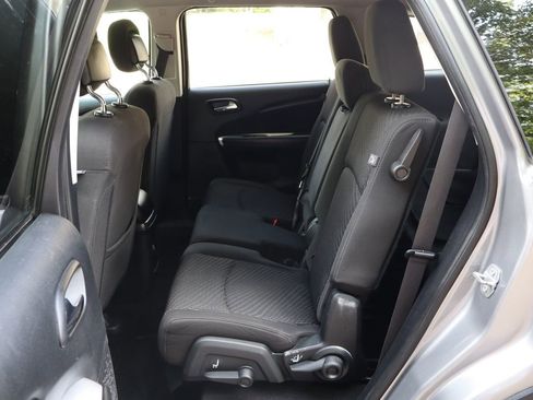 Used 2017 Dodge Journey SE w/ Flexible Seating Group image 20
