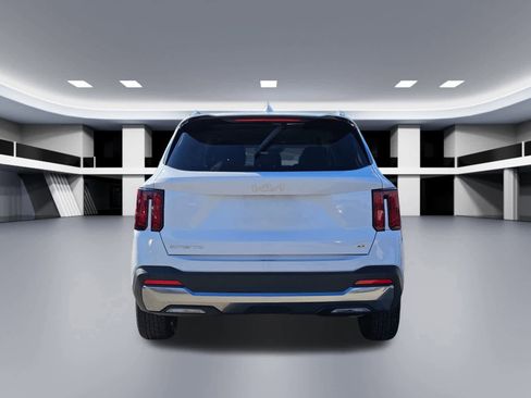 Used 2024 Kia Sorento S image 5