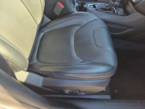 Used 2023 Jeep Cherokee Altitude Lux image 12