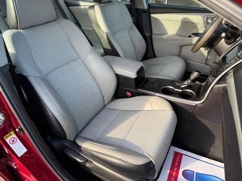Used 2015 Toyota Camry SE image 11