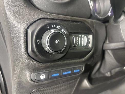 Used 2021 Jeep Wrangler Unlimited Sahara AWD/4WD image 8