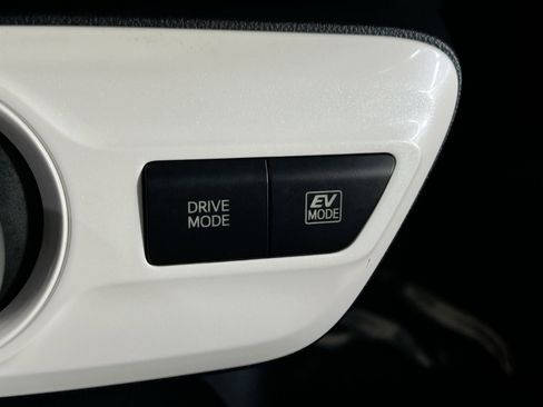 Used 2017 Toyota Prius Two image 35