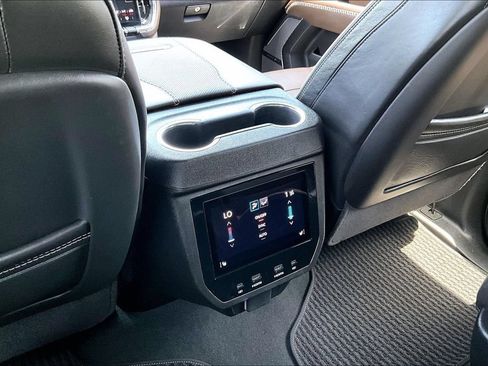 Used 2025 GMC Yukon XL Denali Ultimate AWD/4WD image 27