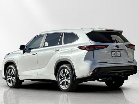 New 2026 Toyota Highlander XLE image 5